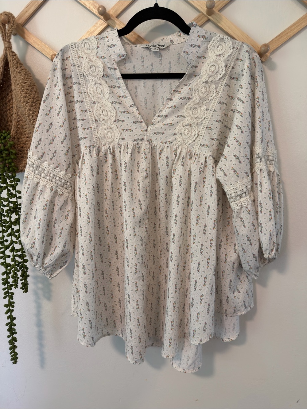 Davi&Dani Floral Lace Trim Babydoll Blouse Medium White Boho